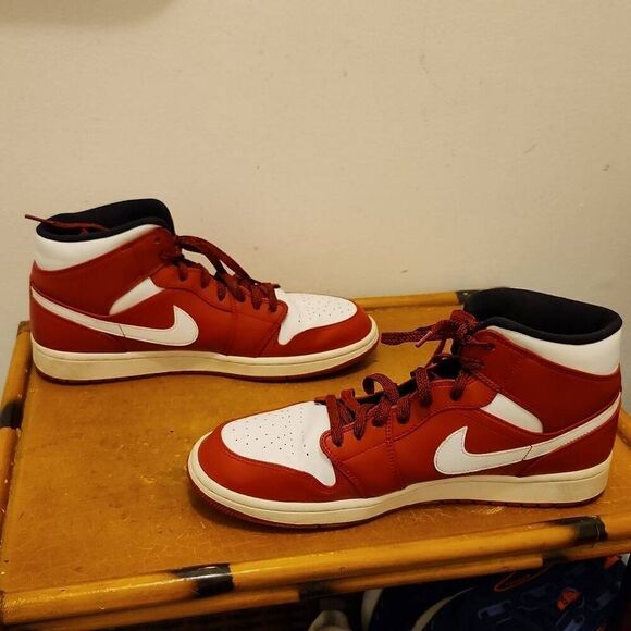 Rare Nike Air Jordan 1Mid Chicago Gym Red Sneakers Size 11 - Picture 3 of 8